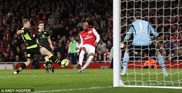 Hồi tháng 1/2012, Henry đã có lần trở lại thi đấu cho đội bóng cũ khá thành công khi anh ghi bàn thắng duy nhất giúp Pháo thủ đánh bại Leeds ở FA Cup và ấn định chiến thắng 2-1 của Arsenal trước Sunderland ở giải Ngoại hạng Anh.
